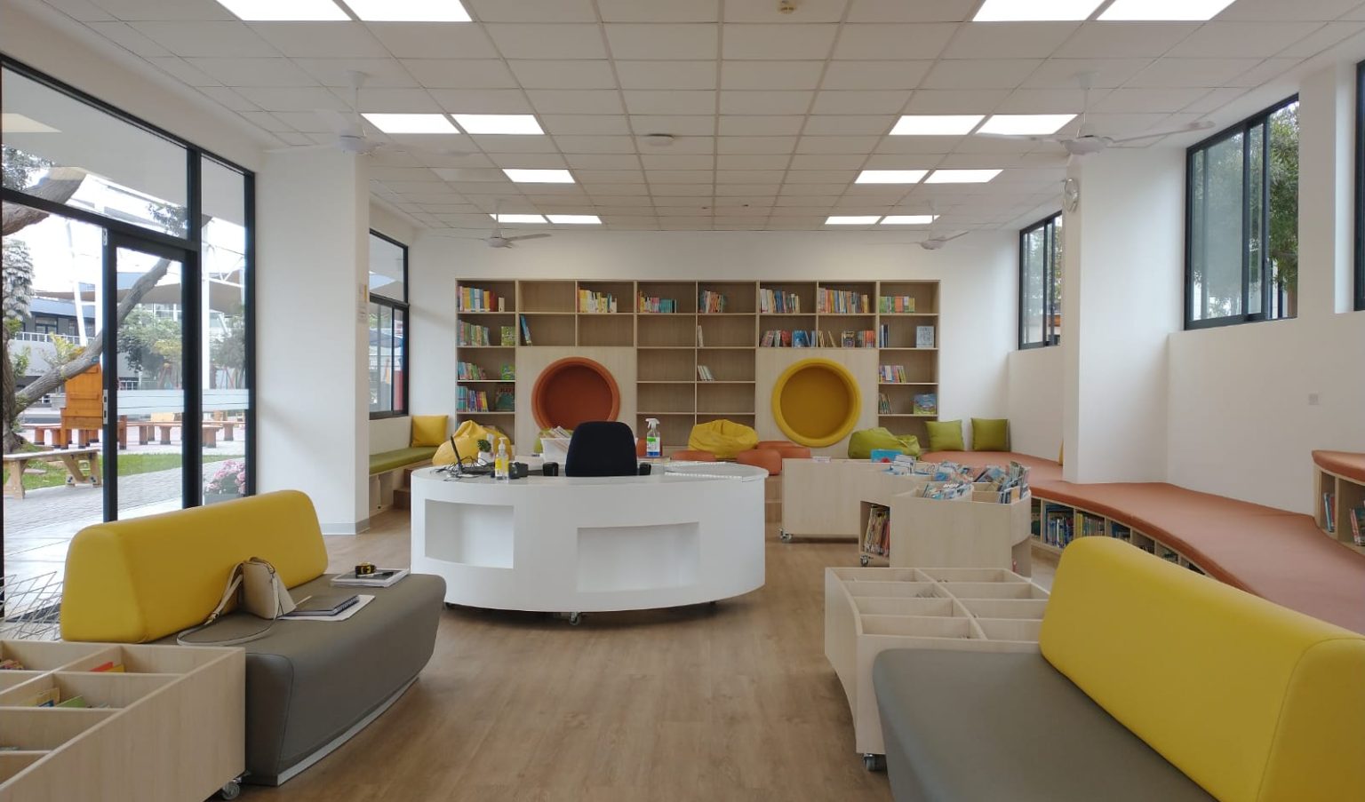 COLEGIO MARKHAM -mobiliario educativo para bibliotecas